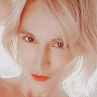 Adrianevelsatis Meztelen