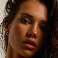 Alina Neuer Meztelen