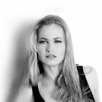 Anca Radici Meztelen