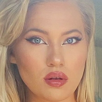 Anja Nissen Meztelen