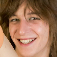 April Gillespie Meztelen
