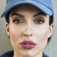 Ariana Cena Meztelen