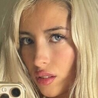 Avril Neels Meztelen