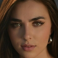 Beatrice Coari Meztelen