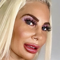 Bombshell Skyler Nicole Meztelen