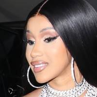 Cardi B Meztelen