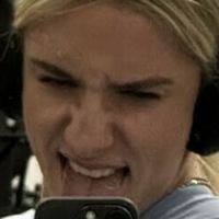Charlotte Chant Meztelen