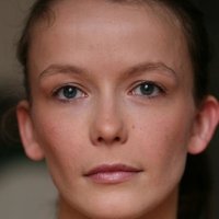 Chloé André Meztelen