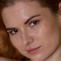 Christal May Meztelen