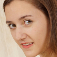 Claire Evans Meztelen