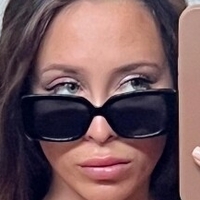 Cora May Meztelen