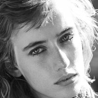 Eliza Sys Meztelen