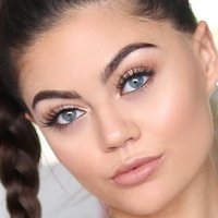 Emily Canham Meztelen