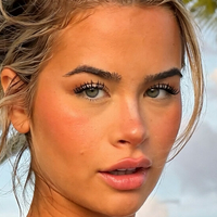 Emily Elizabth Meztelen