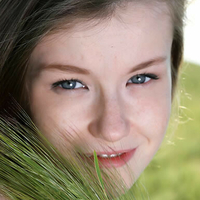 Emily Field Meztelen