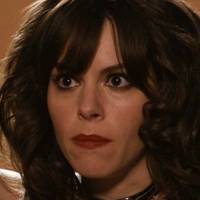 Emily Hampshire Meztelen