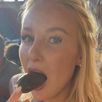 Emily Sarah Schweiger Meztelen