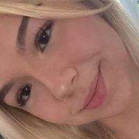 Emilyynl Meztelen