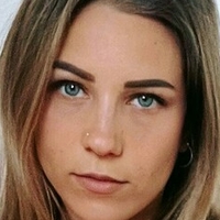 emmeback Meztelen