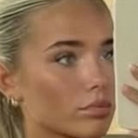 Evie Langley Meztelen