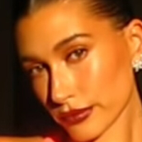 Hailey Baldwin Bieber Meztelen