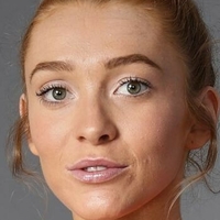 Helen Housby Meztelen