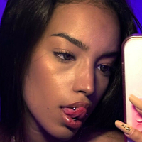 Hesley Salis Meztelen