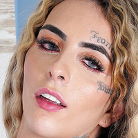 Isa Lauren Meztelen