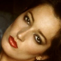 Isabella Ard Meztelen