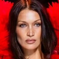 Isabella Hadid Meztelen