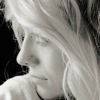 Jezz Von Sperling Meztelen