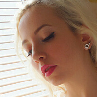 Jin N. Tonic Meztelen