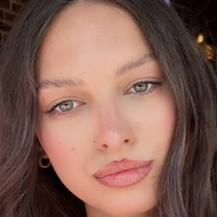 Julia Estephan Meztelen