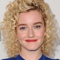 Julia Garner Meztelen