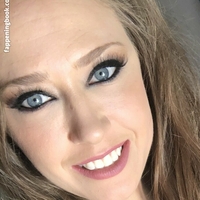 kagneylinn Meztelen