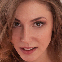 Karen Brunette Meztelen