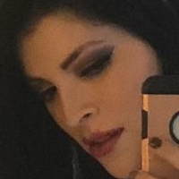 Karen Yael Meztelen