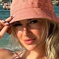 Karmen Petrovic Meztelen