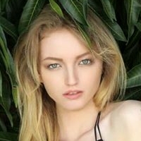 Katherine Konlin Meztelen