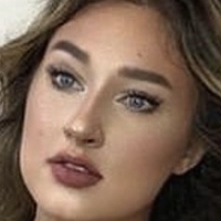 Katie Esther Meztelen