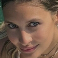 Kim Schmitt Meztelen