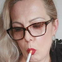 lady.smoker.queen Meztelen