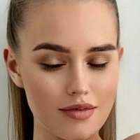 Laura Sophie Meztelen