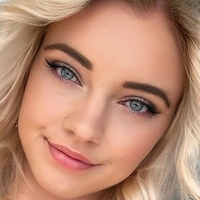 Laura Meztelen