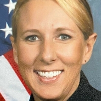 Lieutenant Bella Lexi Meztelen