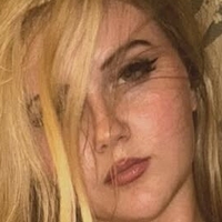 Lovely Miss Larkan Meztelen