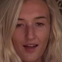 Lucy Louu Meztelen