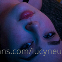 lucyneus Meztelen