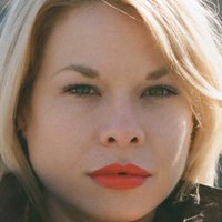 Madeleine James Meztelen