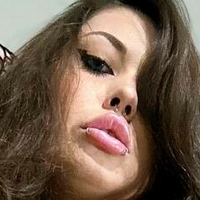Mona Mia Meztelen